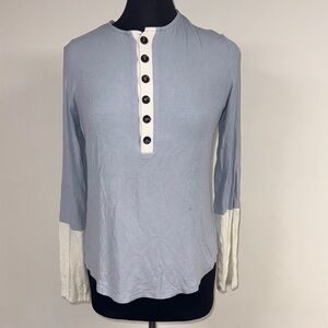 Women's Blue and White Button-Up Top